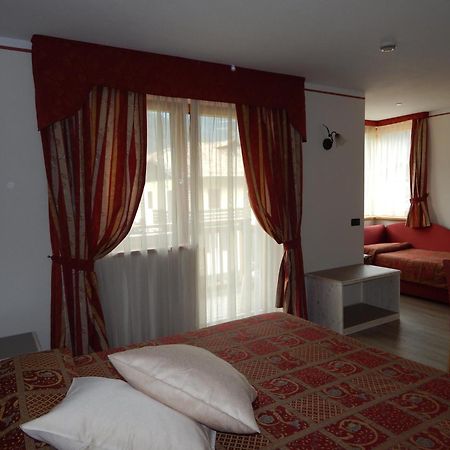 Hotel Canada Пинцоло Экстерьер фото