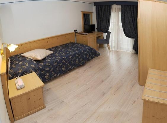 Hotel Canada Пинцоло Экстерьер фото