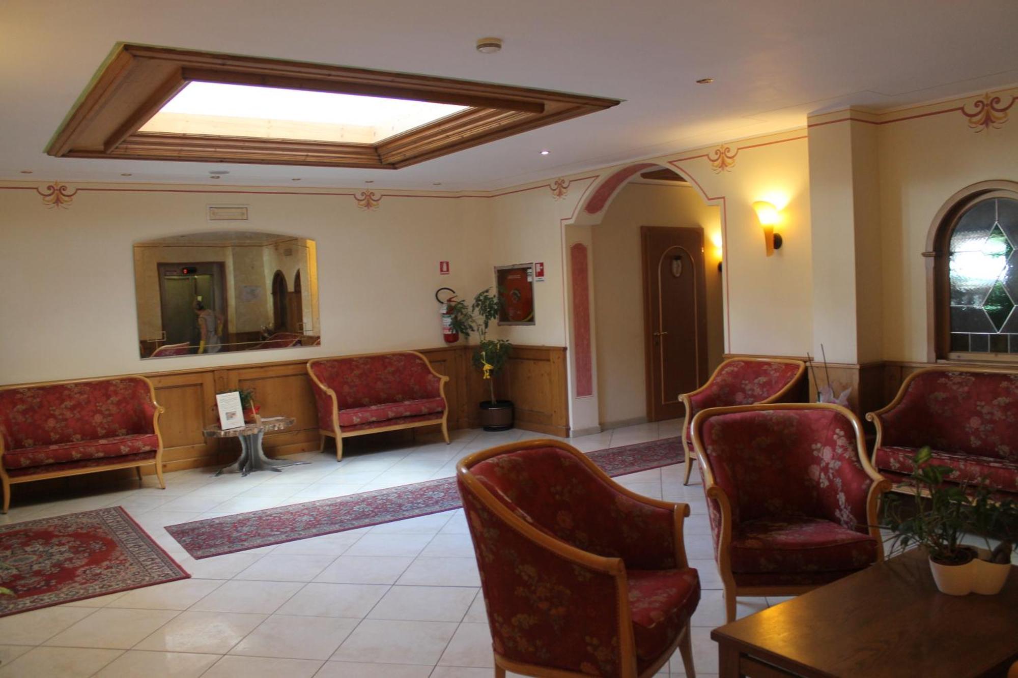 Hotel Canada Пинцоло Экстерьер фото