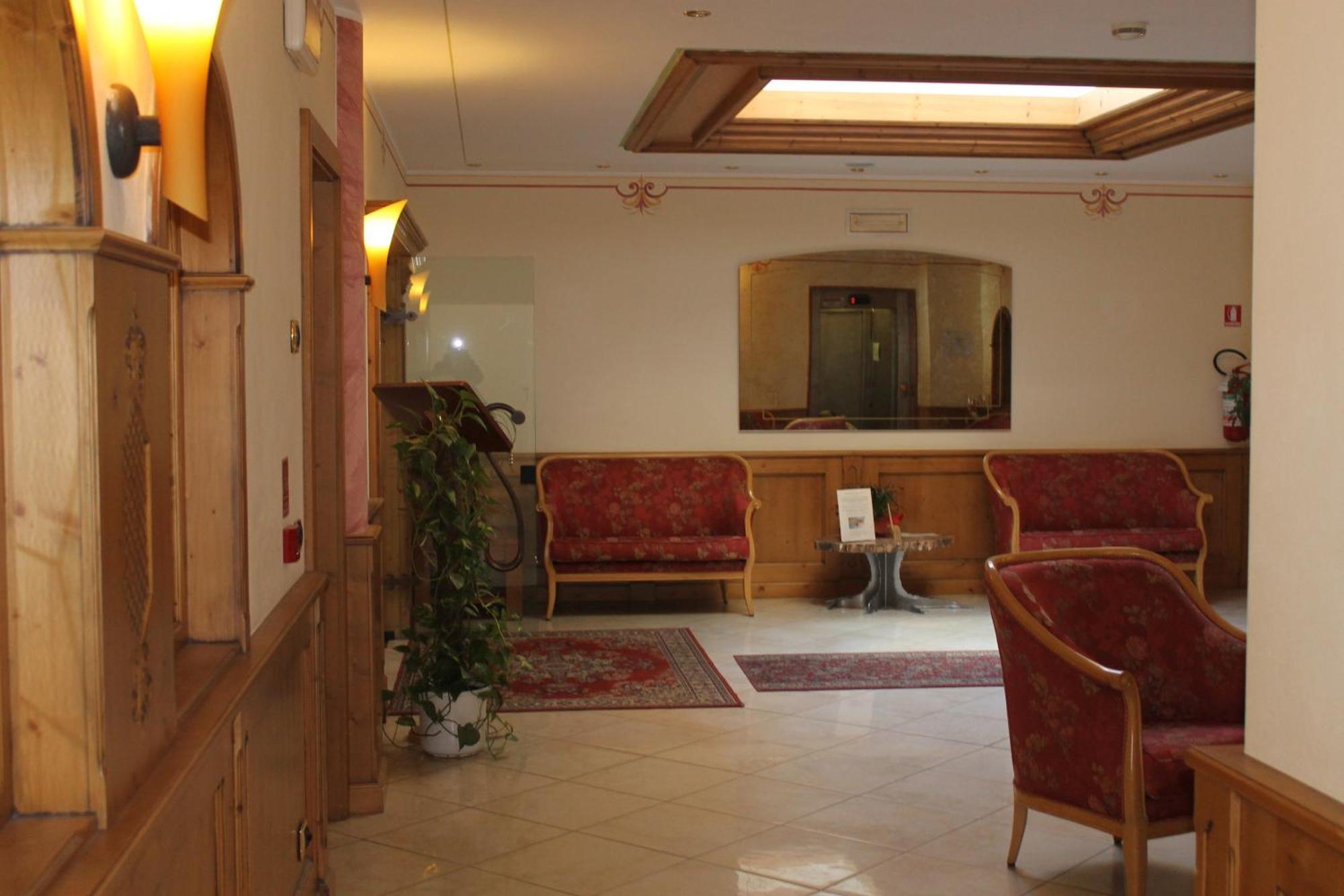 Hotel Canada Пинцоло Экстерьер фото