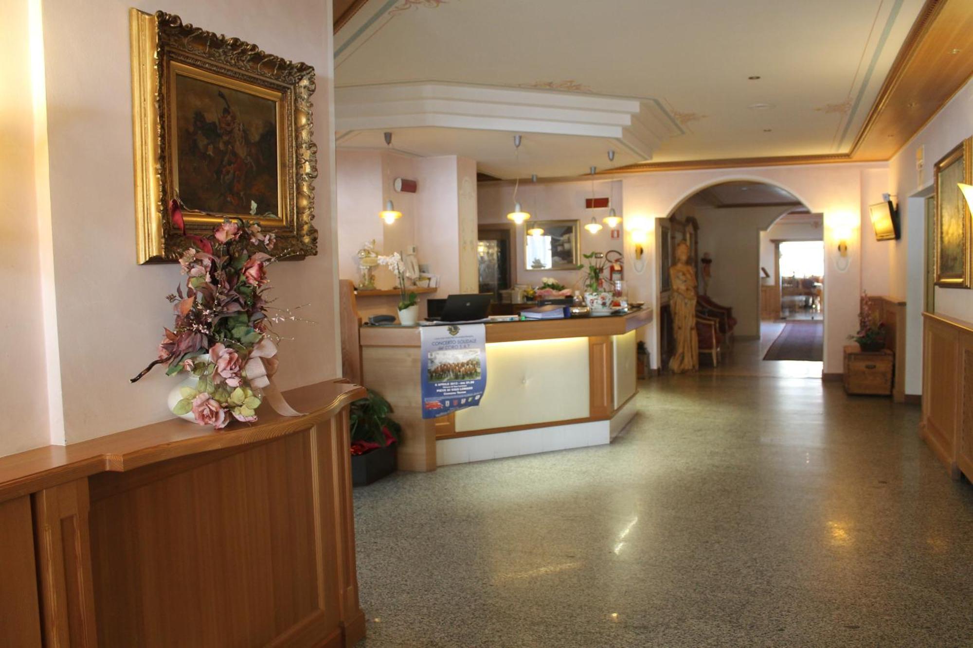 Hotel Canada Пинцоло Экстерьер фото