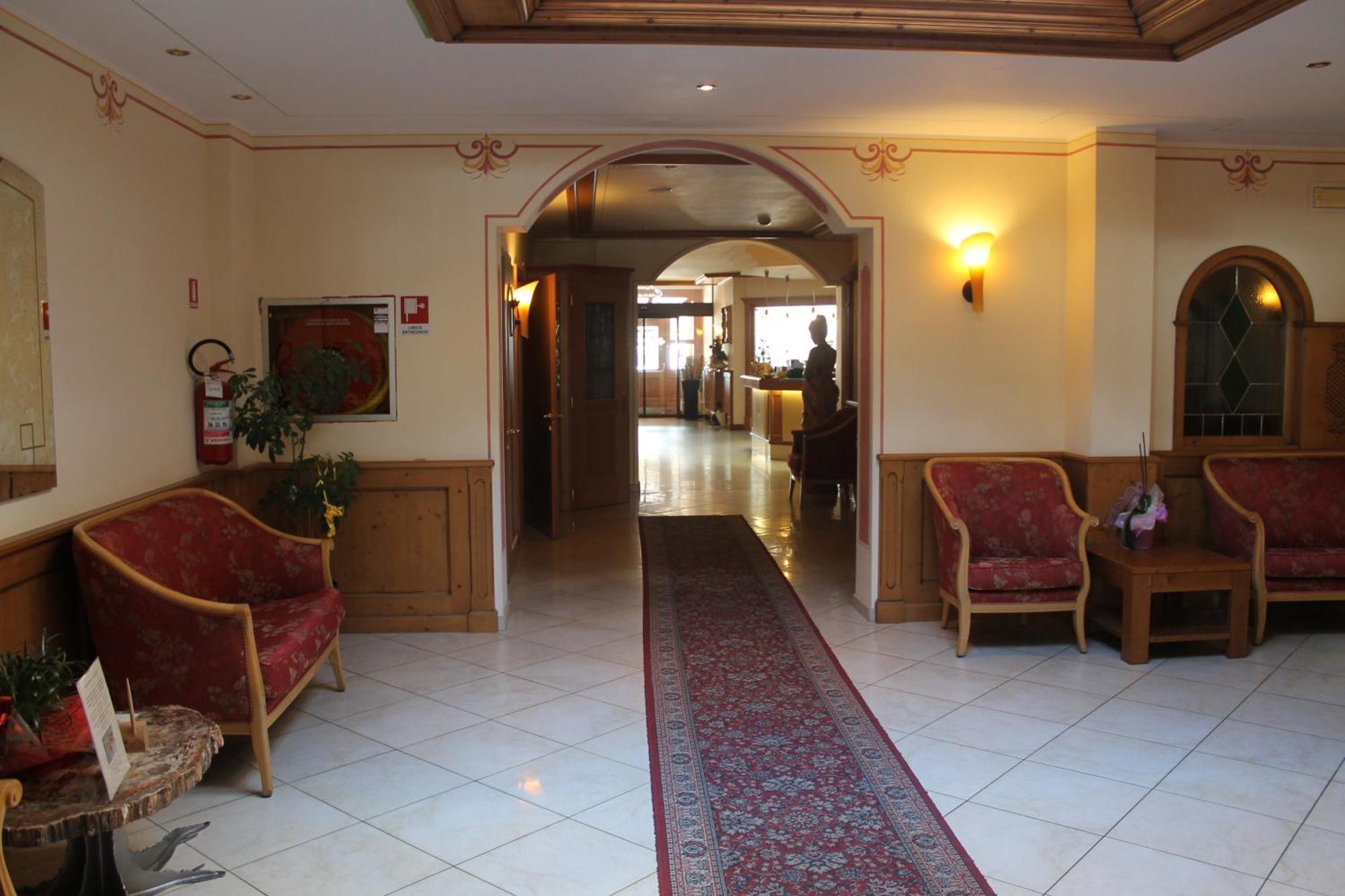 Hotel Canada Пинцоло Экстерьер фото