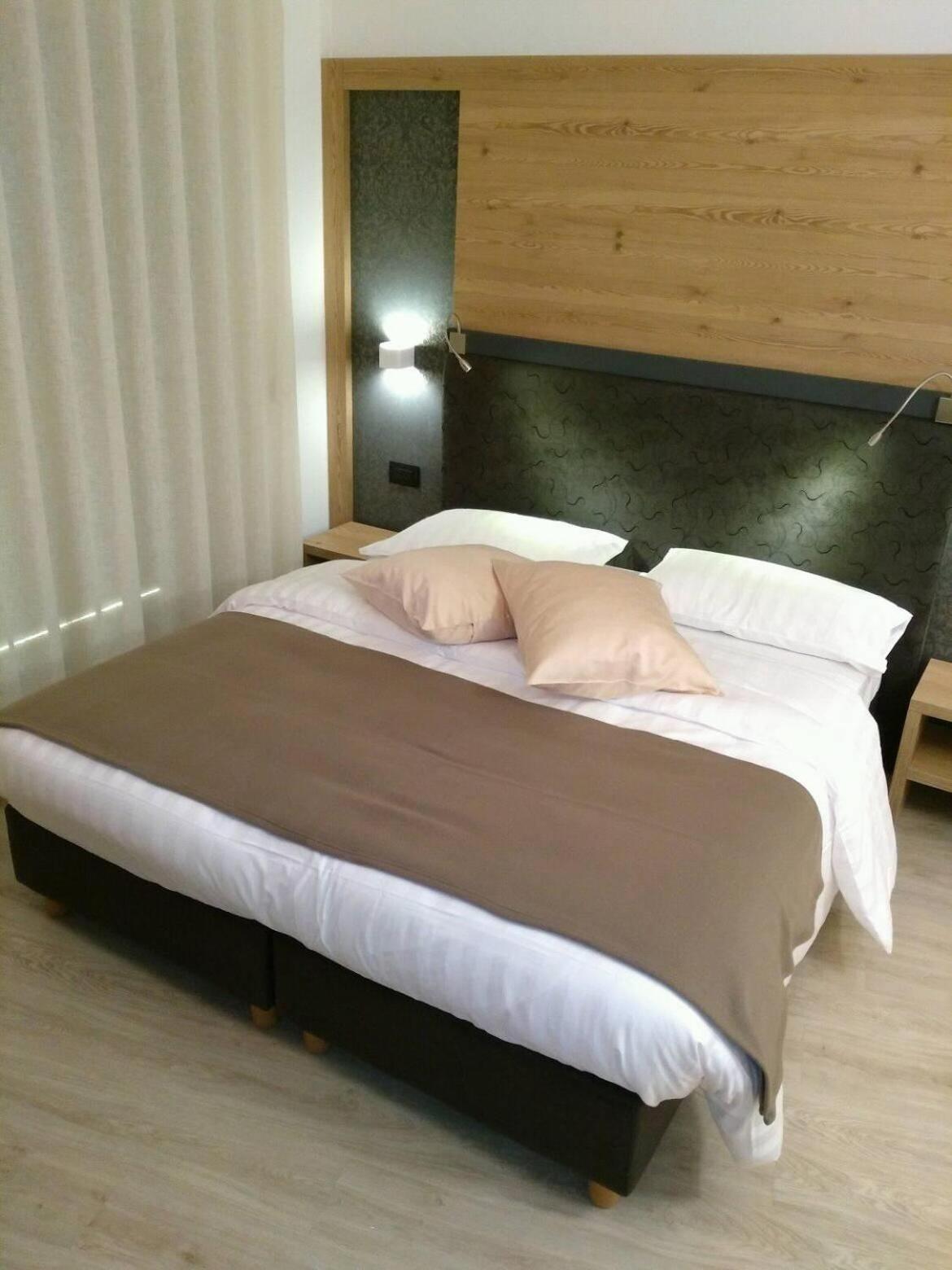 Hotel Canada Пинцоло Экстерьер фото