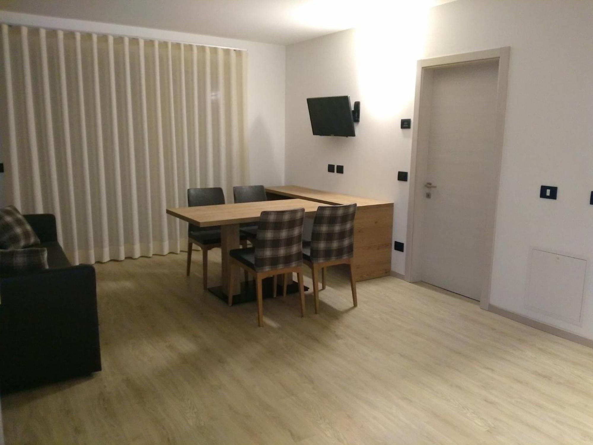 Hotel Canada Пинцоло Экстерьер фото
